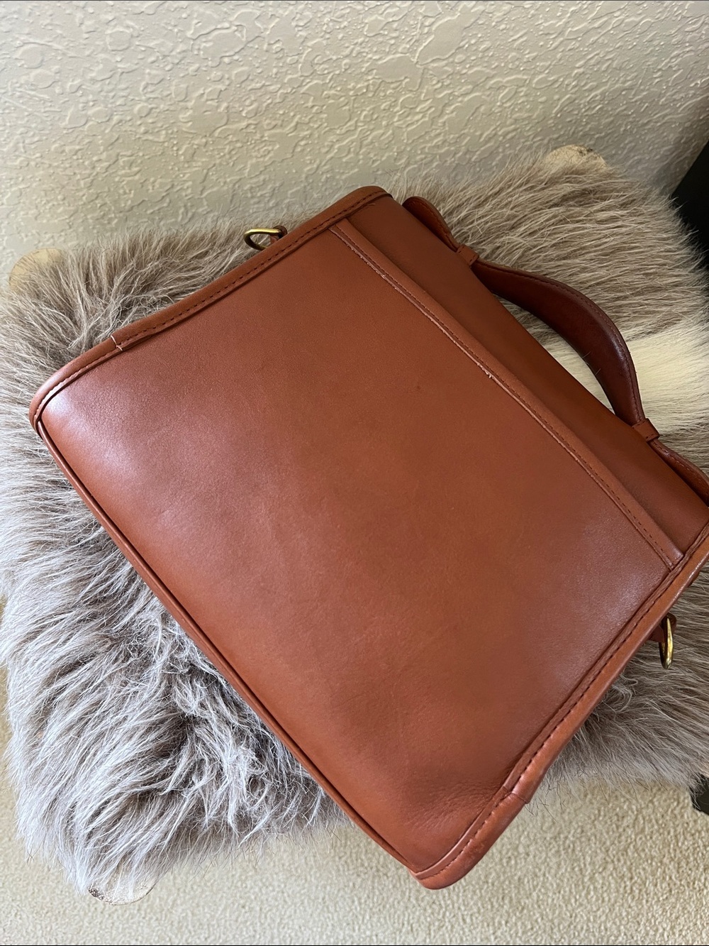Vintage Coach 9870 Court Bag in British Tan - No Hangtag - Picture 4 of 16
